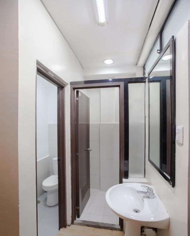 Monchere Dormitory Manila Esterno foto